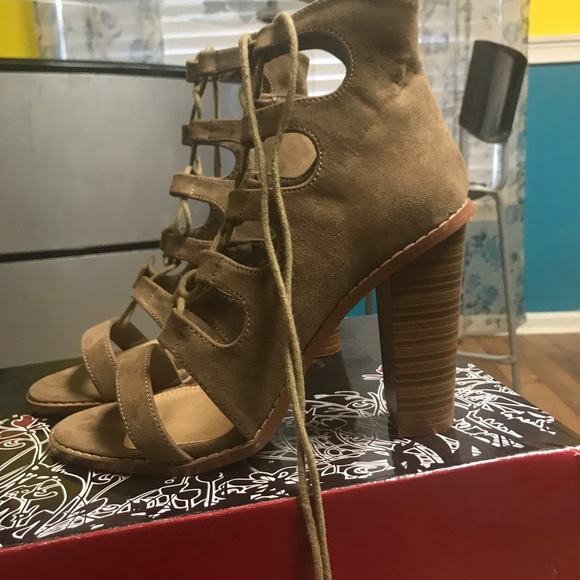 New Lace Up Heeled Sandals - Picture 3 of 4